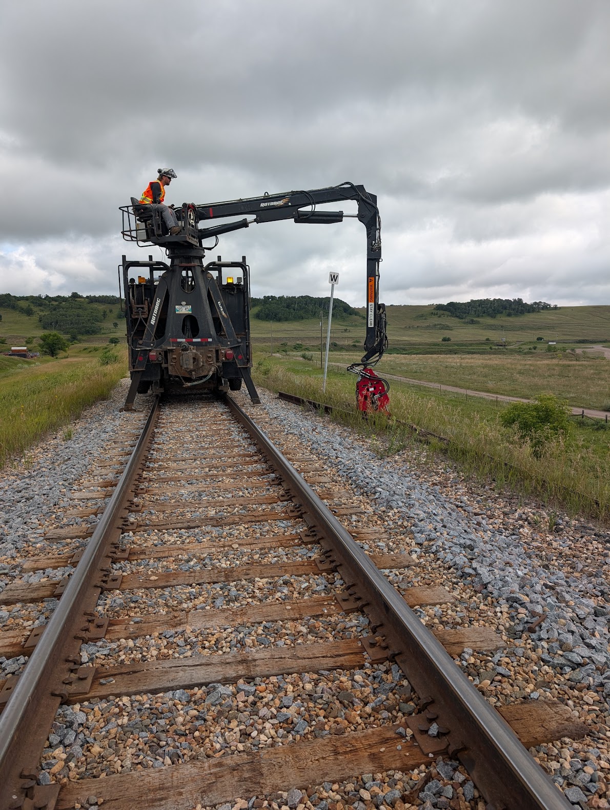 RailSaw Max working in railroad field conditions