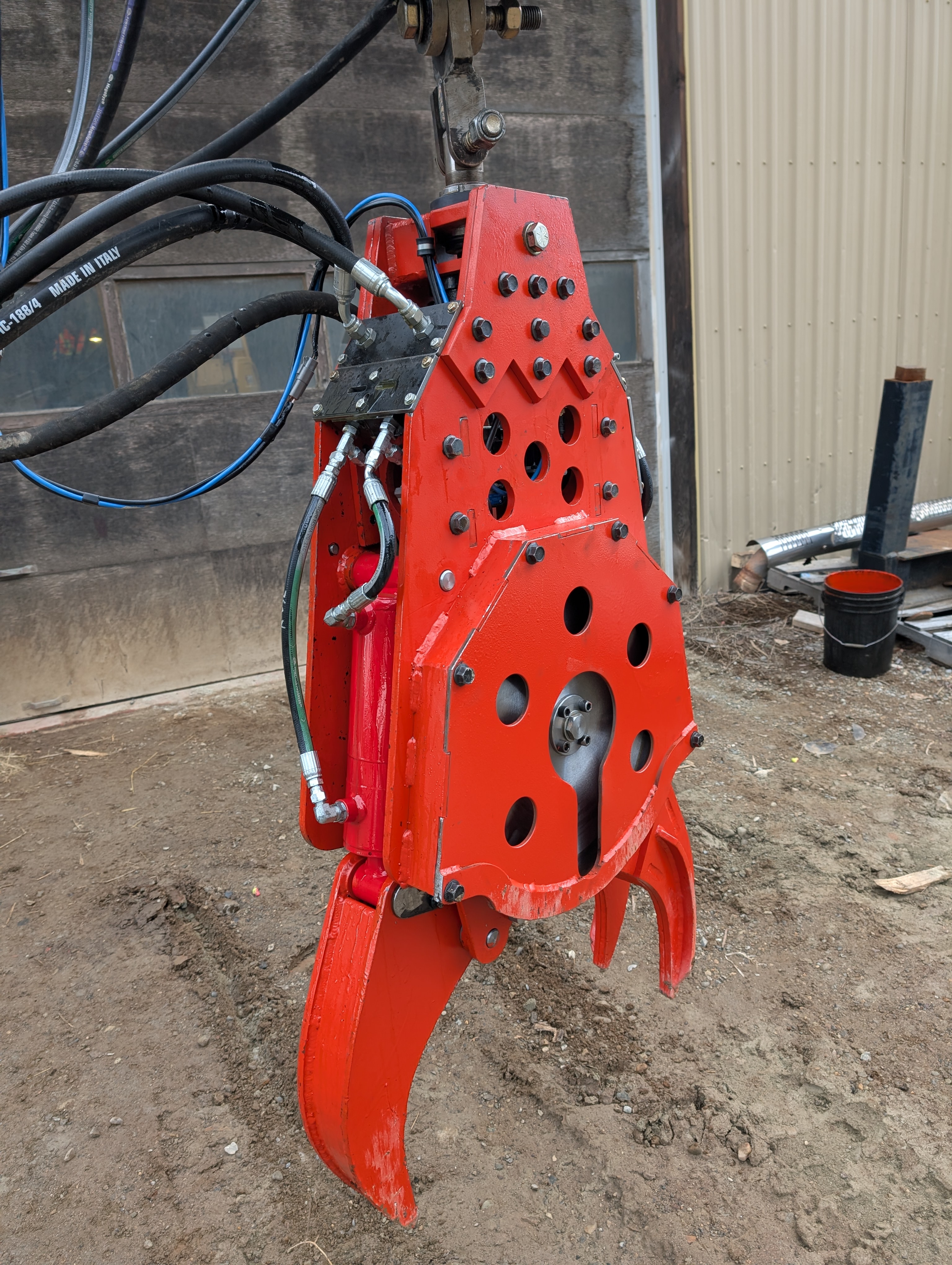 RailSaw Max mounted to heavy equipment