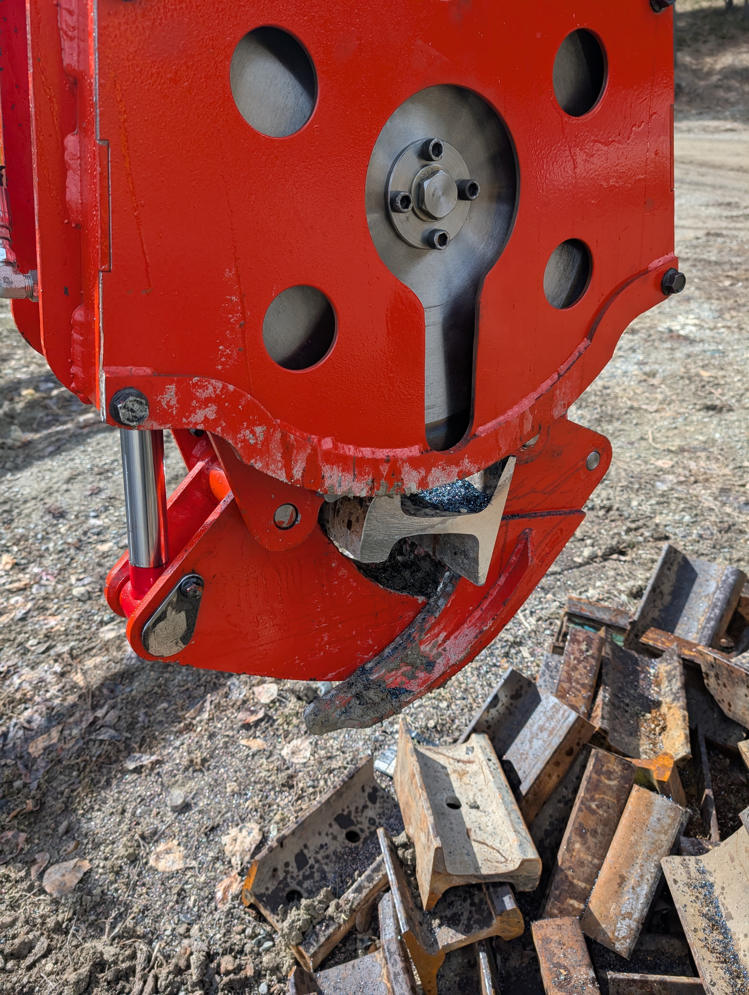 Close view of RailSaw Max cutting assembly